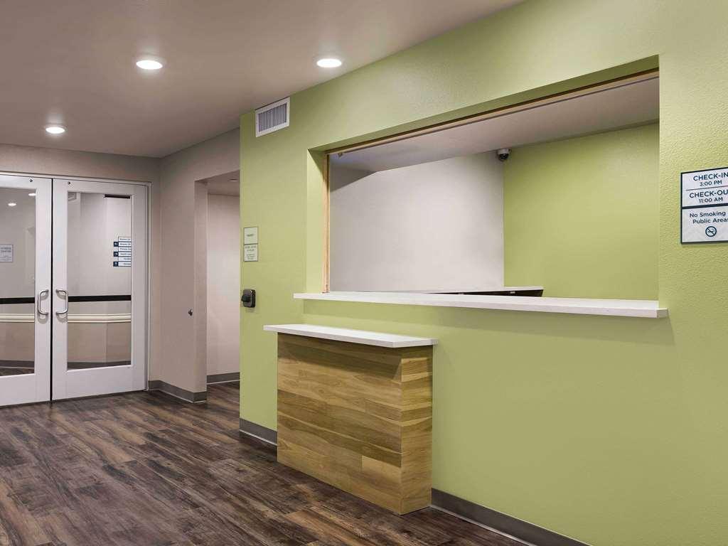 Woodspring Suites Providence Beltér fotó