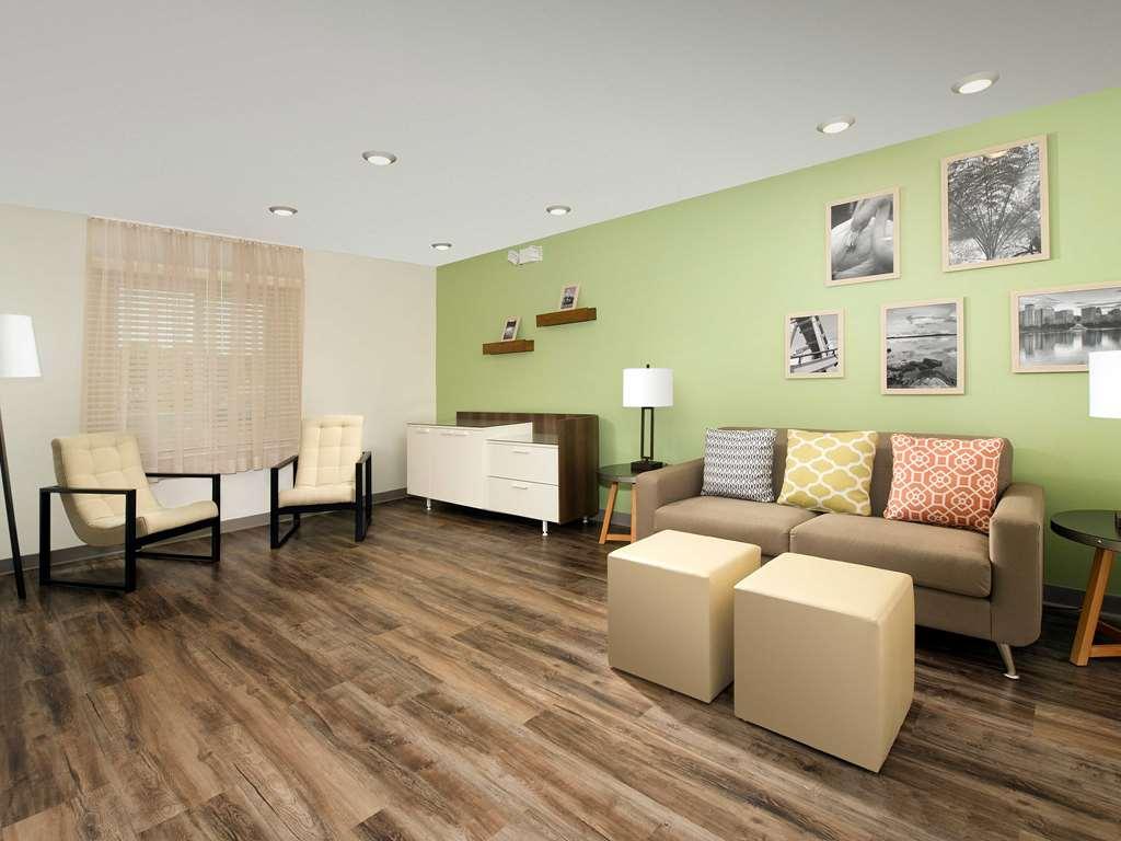 Woodspring Suites Providence Beltér fotó