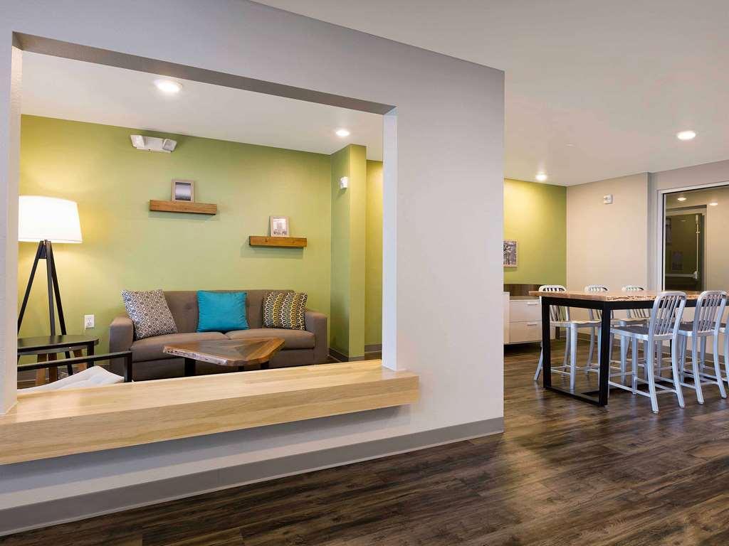 Woodspring Suites Providence Beltér fotó